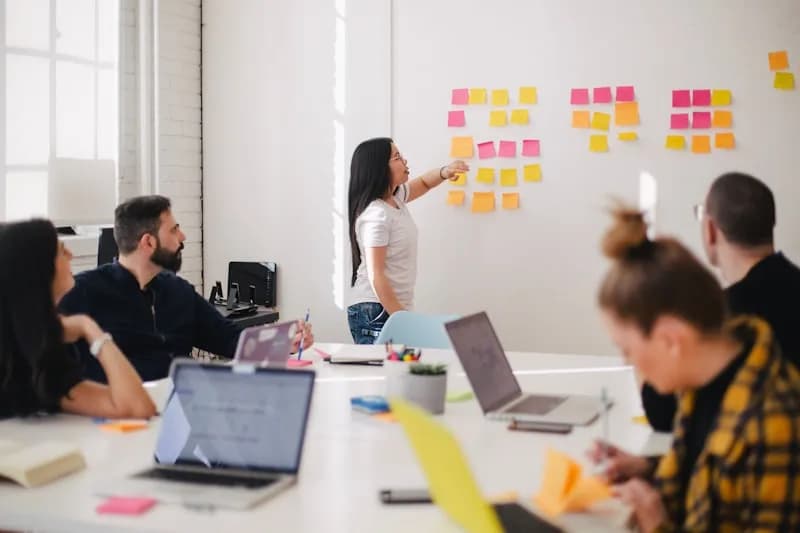 Colaboradores planejando